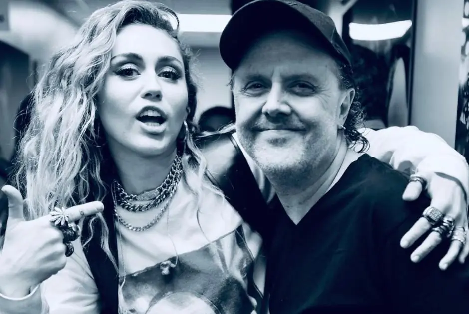 Metallica: Miley Cyrus intervistata da Lars Ulrich, "Nothing Else Matters sembra scritta per me"