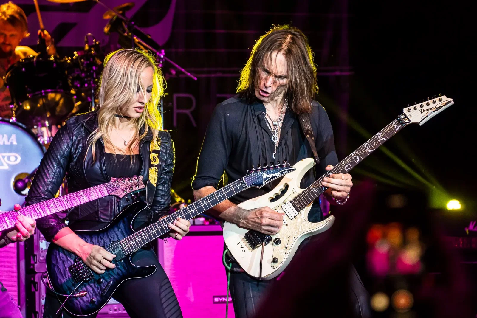 Alice Cooper: Nita Strauss, "Il mio Dio del Rock è Steve Vai"