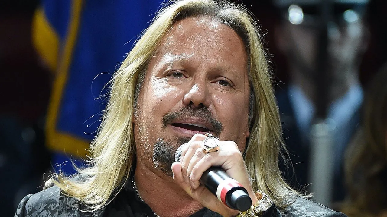 Vince Neil: guarda l'esecuzione dei classici dei Mötley Crüe durante la performance di Tampa
