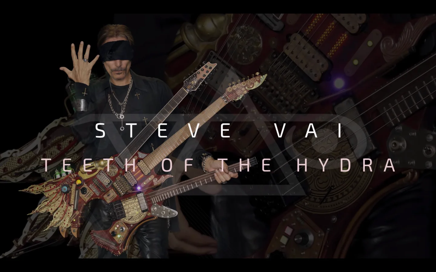 Steve Vai: ascolta la nuova 'Teeth of the Hydra' e guarda il video presentazione della sua Ibanez "a tre teste"