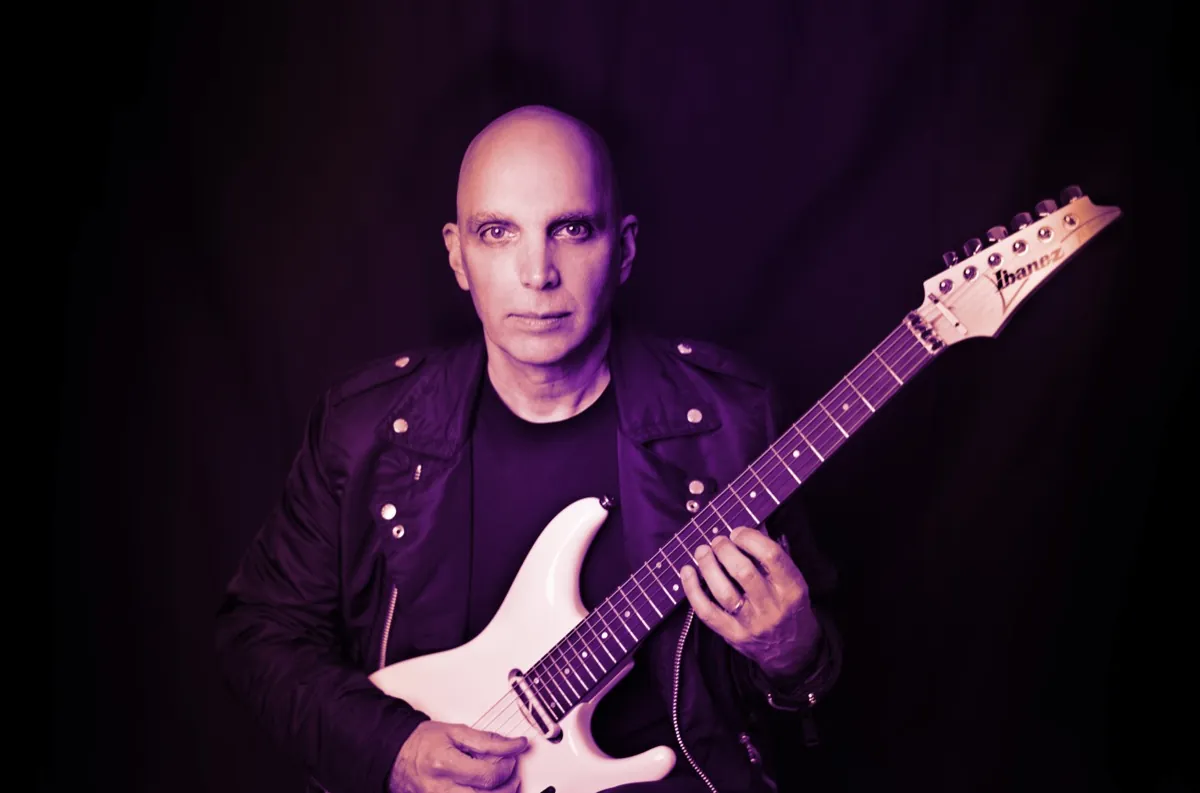 Joe Satriani: annuncia la firma con earMUSIC per la pubblicazione del nuovo album "The Elephants Of Mars"