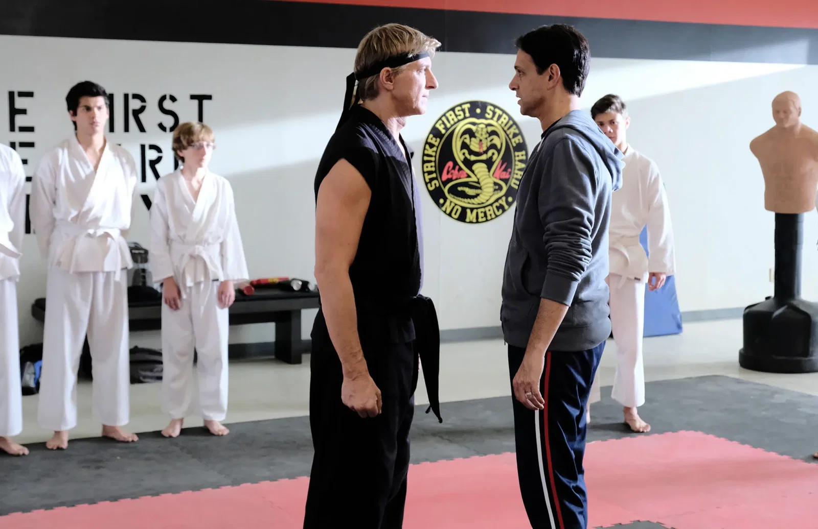 AC/DC: 'Thunderstruck' troppo cara per la nota serie Cobra Kai