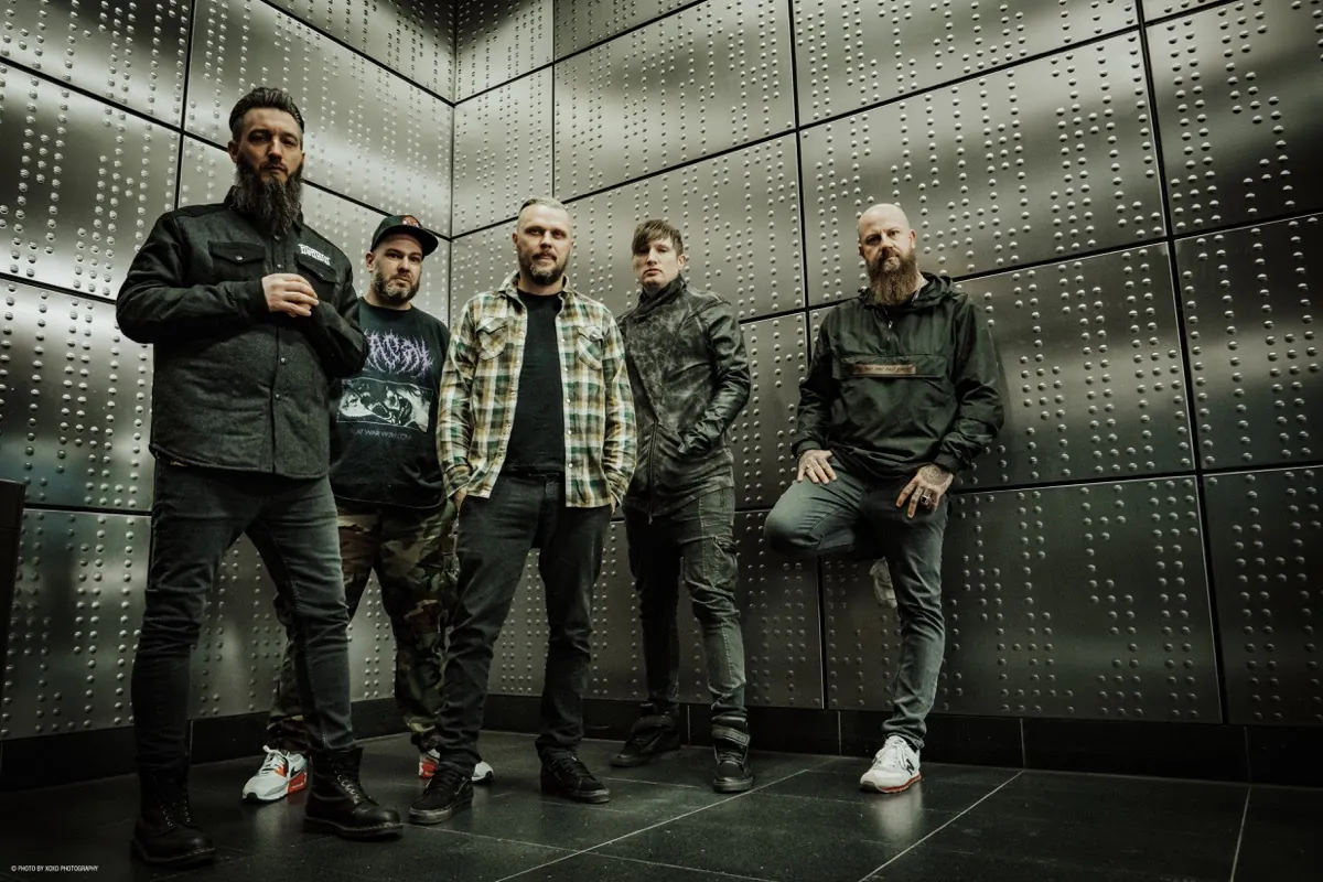 Caliban: online i guitar playthrough video di 'VirUs' e 'Dystopia'