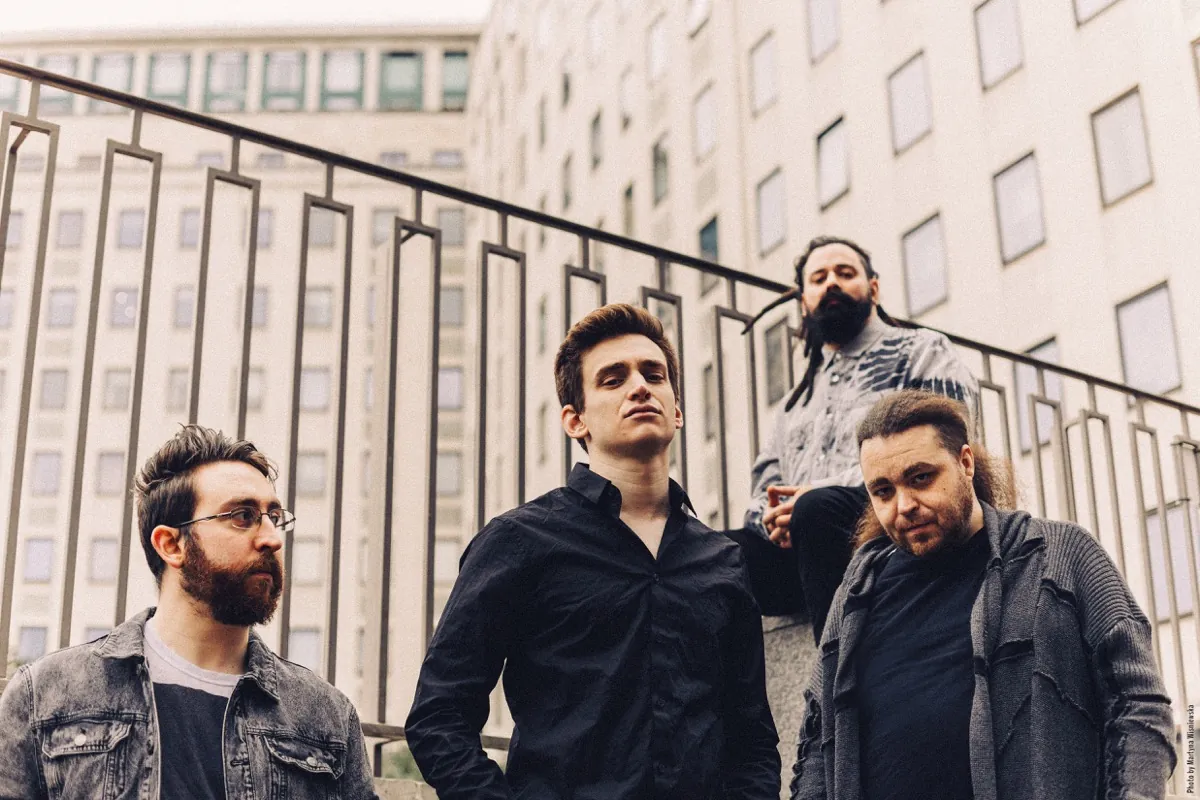 Monuments: nuovo album fresco di stampa, il video di 'Makeshift Harmony'