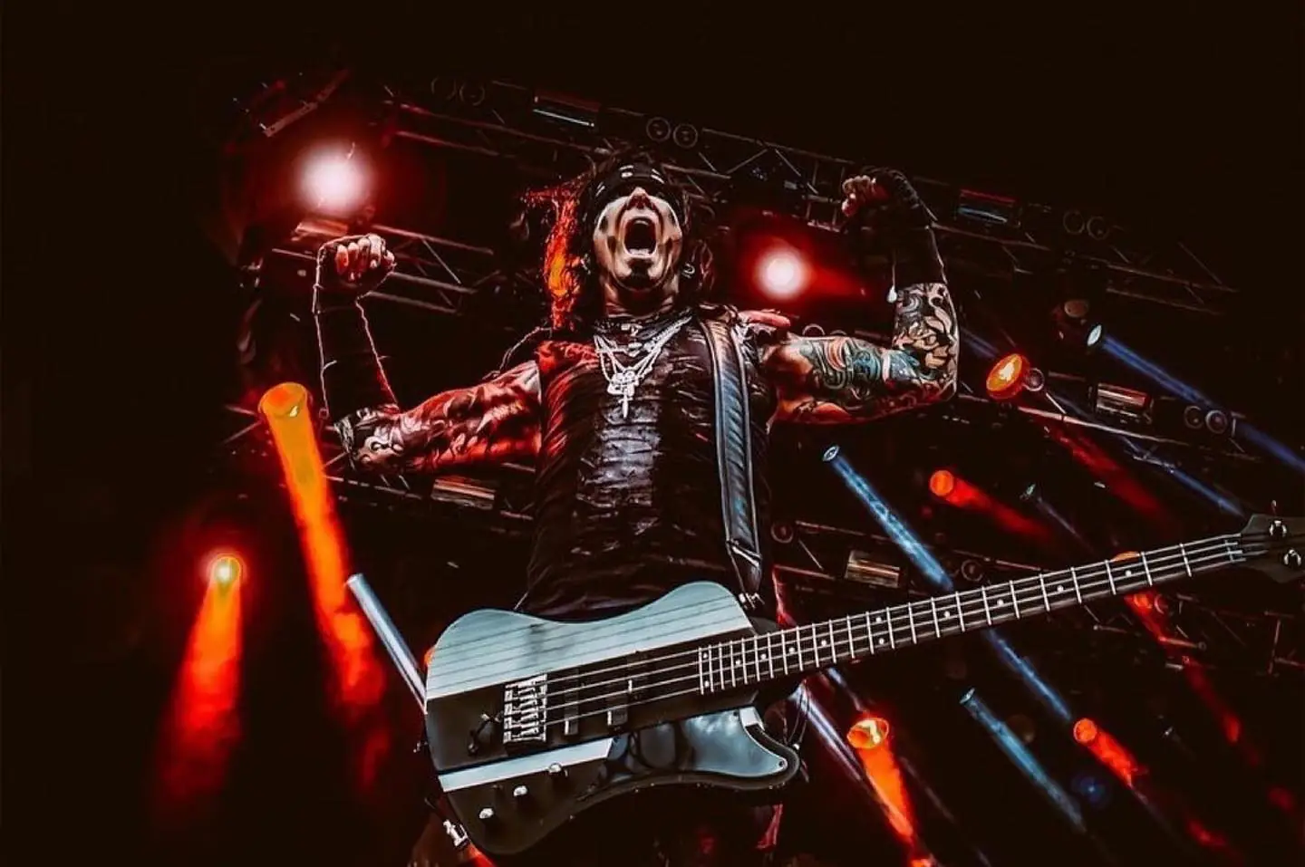 Sixx:A.M.: il lyric video di 'We Will Not Go Quietly'