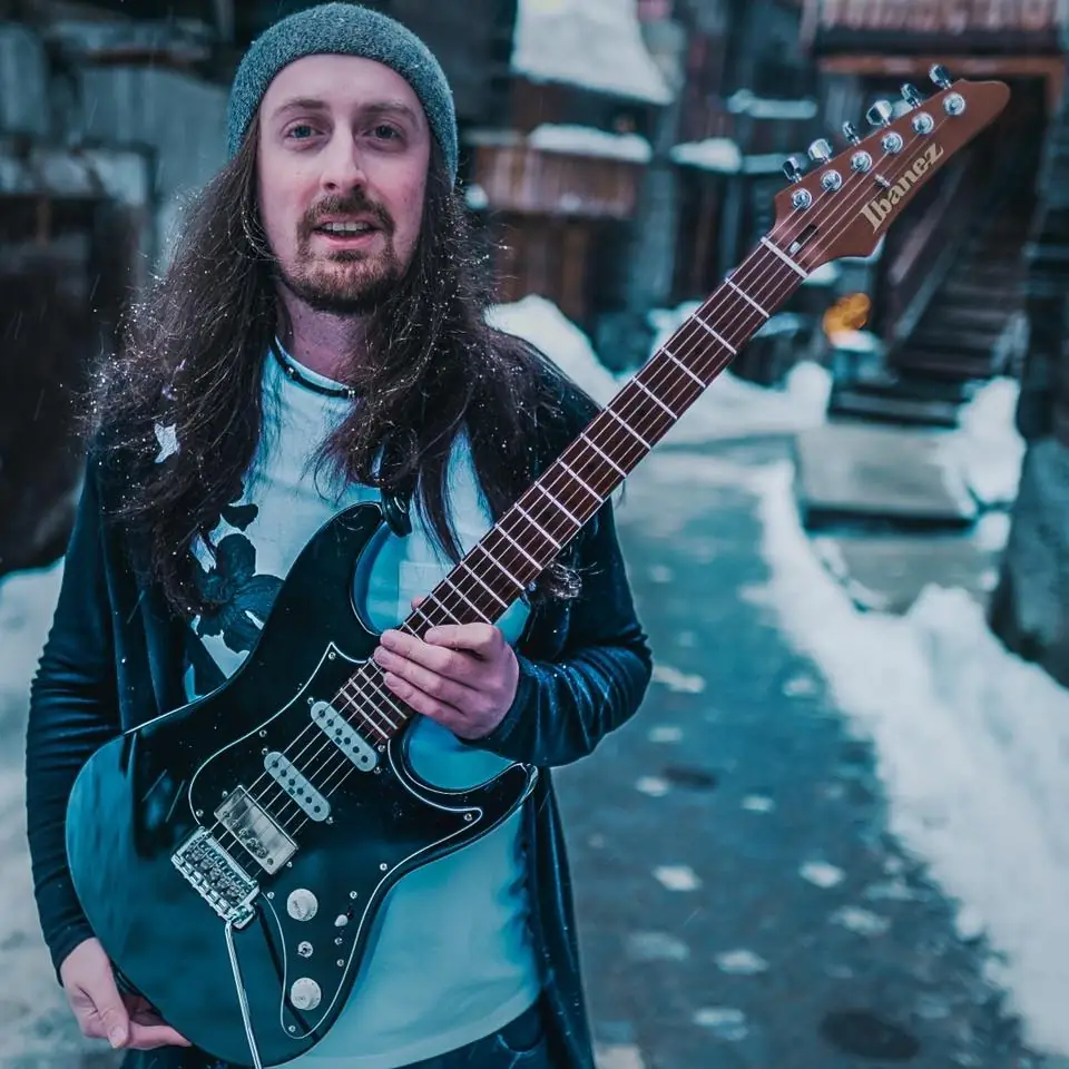 Ibanez: il nuovo modello di chitarra Ibanez AZS2200Q