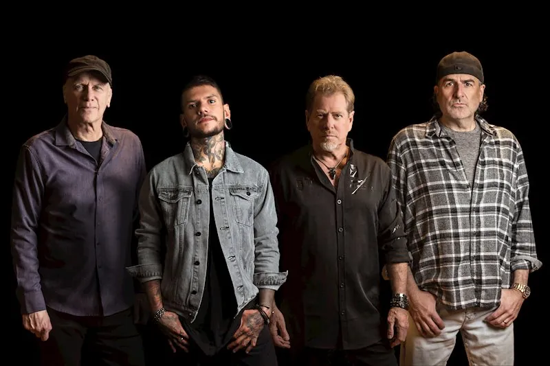 Night Ranger, Mr. Big: Brad Gillis e Billy Sheehan lanciano il nuovo progetto Skills; guarda il video di 'Stop The World'