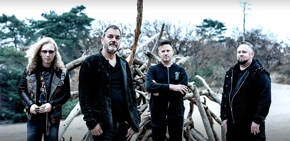 Theigns & Thralls (Kevin Ridley, Skyclad): il brano omonimo della folk band tratto dal debutto omonimo