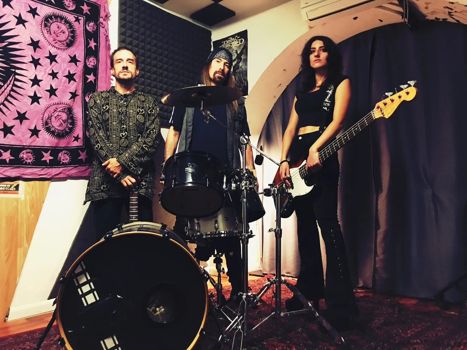Julia And The Roofers: guarda 'Death Tricking Life', il nuovo video