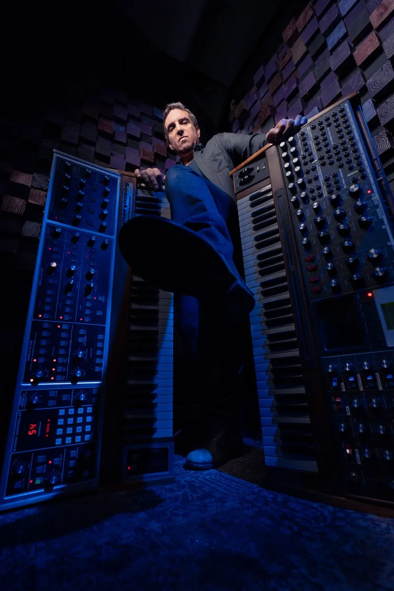 Derek Sherinian: presenta il nuovo singolo 'The Vortex' con Steve Stevens