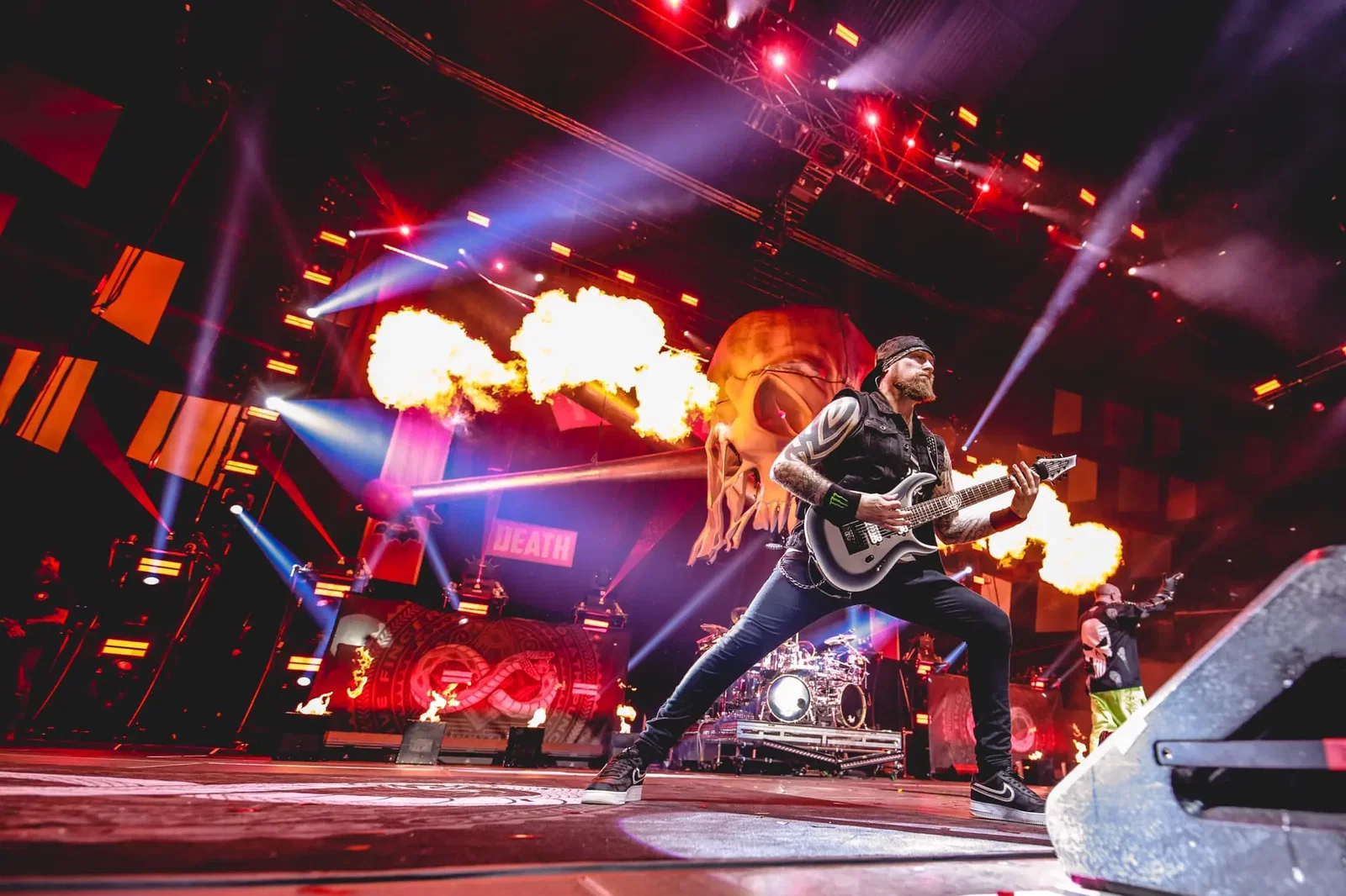Five Finger Death Punch: il nuovo singolo "I Refuse" (Feat. Maria Brink)