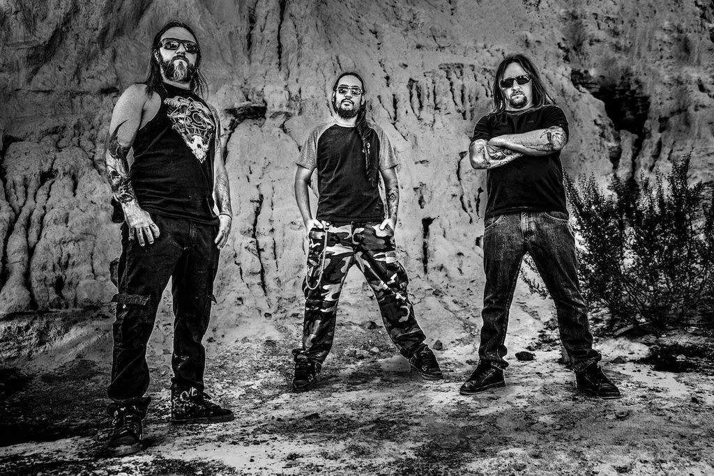 Claustrofobia: la cover di 'Strength Beyond Strength' dei Pantera in portoghese