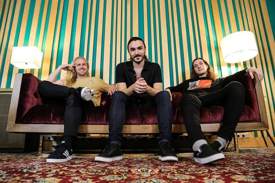 Interloper: guarda il video del nuovo singolo 'My Flame Deadened'