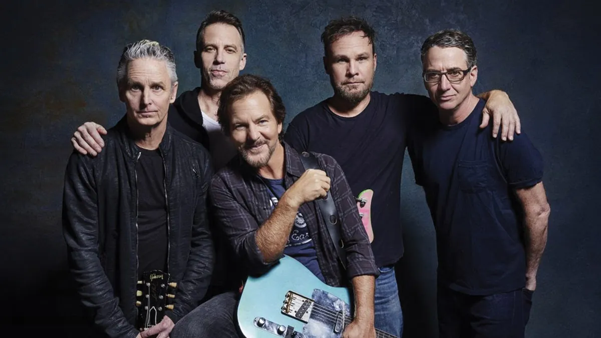 Pearl Jam: Mike McCready rende omaggio a Eddie Van Halen con la cover di 'Eruption', video