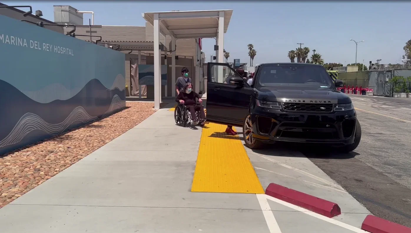 Ozzy Osbourne: dimesso dall'ospedale, le prime immagini e video