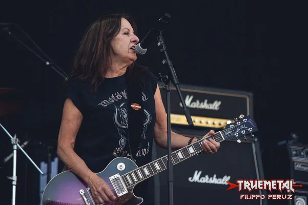 Girlschool-02