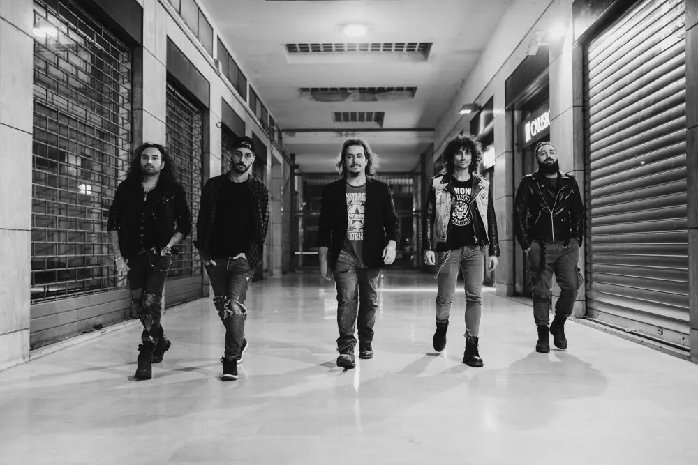 Simple Lies: la band si scioglie