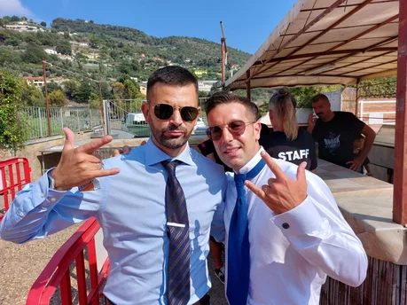 A destra il condannato lo sposo