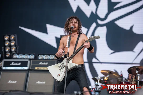 Airbourne-8
