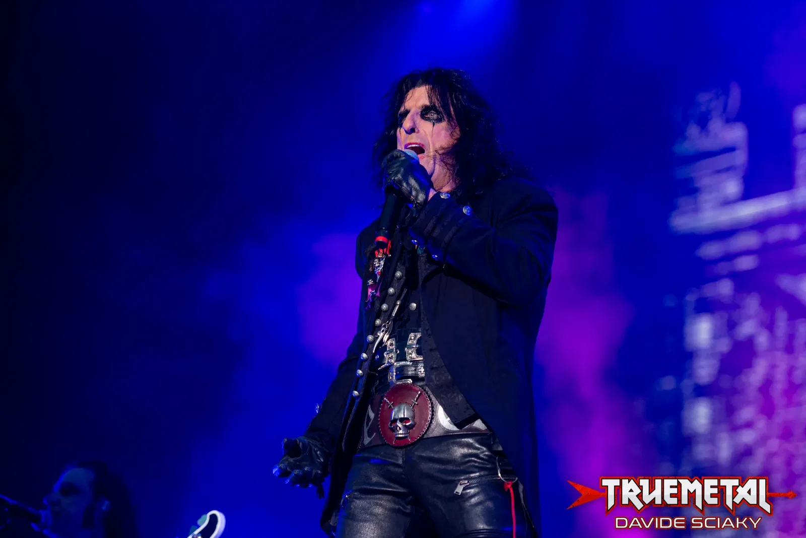 Alice Cooper: annunciata l'uscita della sua autobiografia definitiva: "Devil on My Shoulder"