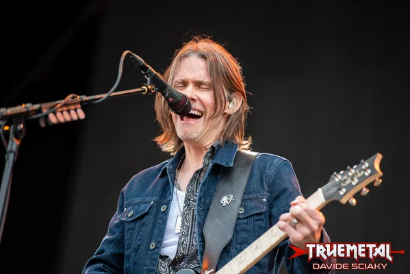 Myles Kennedy and Company-2