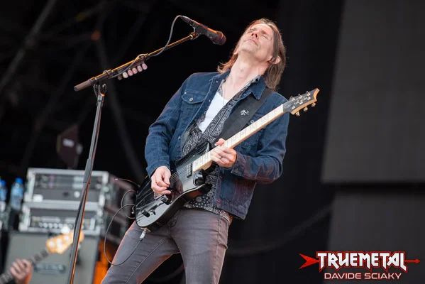 Myles Kennedy and Company-9