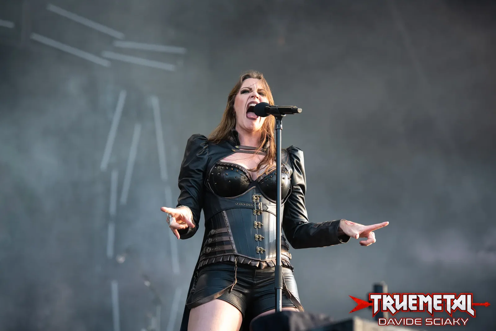 Nightwish: la cantante Floor Jansen lascia la band