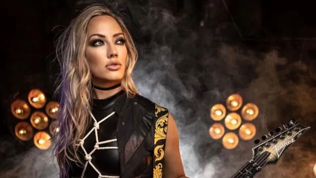 Nita Strauss: guarda il live video del nuovo singolo strumentale 'Summer Storm'