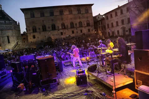 I Roommates davanti al pubblico di Pistoia Blues 2022