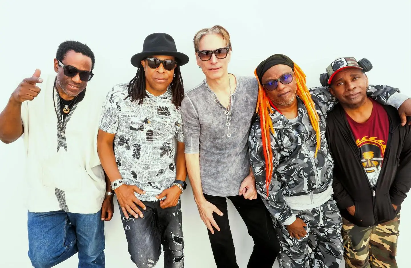 Living Colour: riregistrano il classico 'Cult of Personality' con Steve Vai