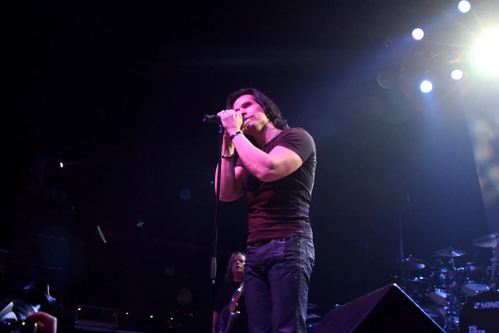 Rob Moratti (Final Frontier, Saga, Rage Of Angels): il video di 'Can I Hold Yon For A While'