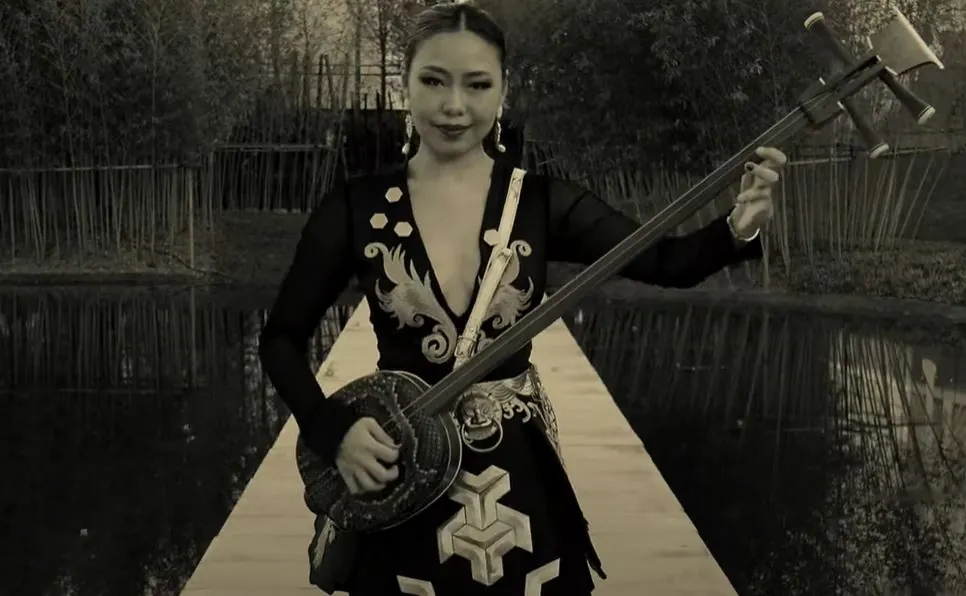 Nini Music: l'asian folk metal cover di 'Crazy Train'
