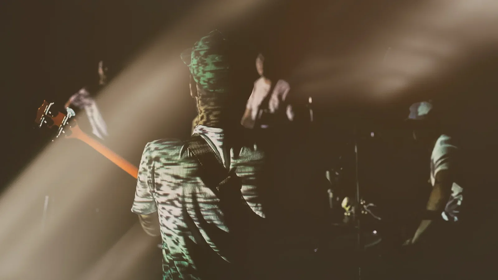 bunsenburner: il brano 'Mouches Volantes' dal nuovo album "Poise"