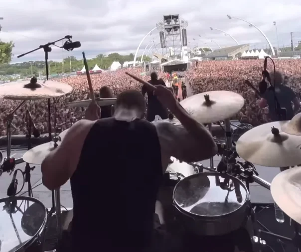 Sepultura: Eloy Casagrande condivide il drum-cam di 'Roots Bloody Roots' al Knotfest
