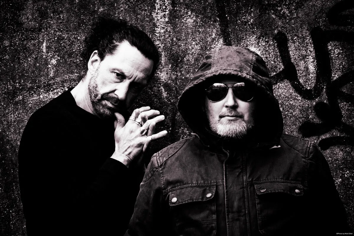 eMolecule: guarda il video di 'Prison Planet'
