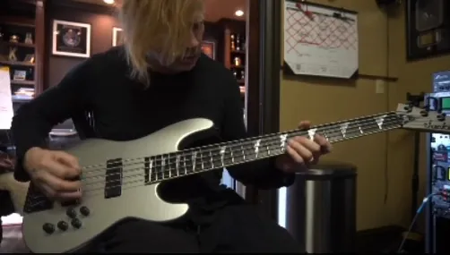 Megadeth: il video di Dave Mustaine che compone la linea di basso di 'Dogs Of Chernobyl'