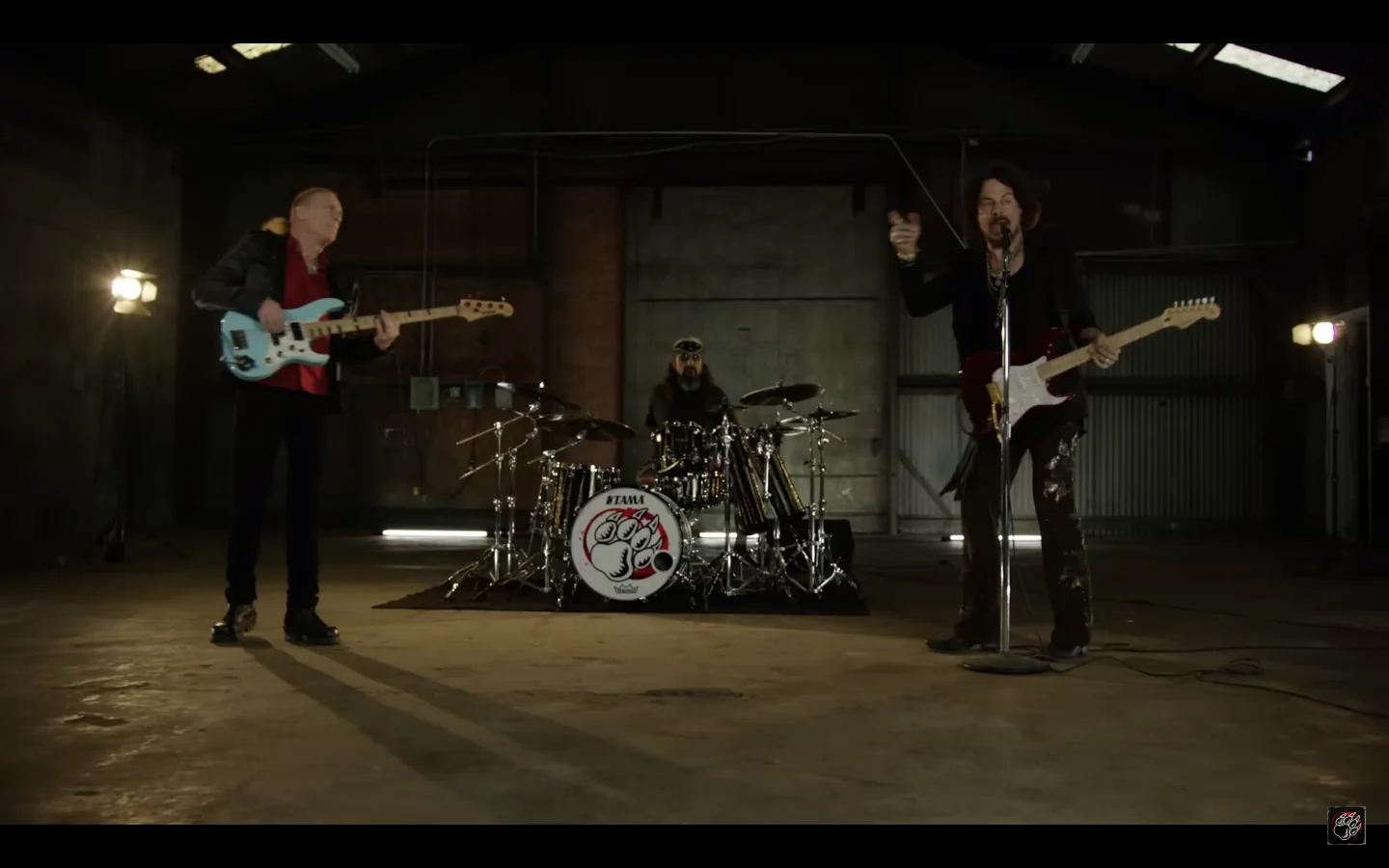The Winery Dogs: il video del nuovo singolo 'Mad World'
