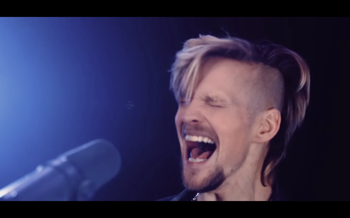 Judas Priest: Erik Grönwall degli Skid Row esegue la cover di 'Painkiller'