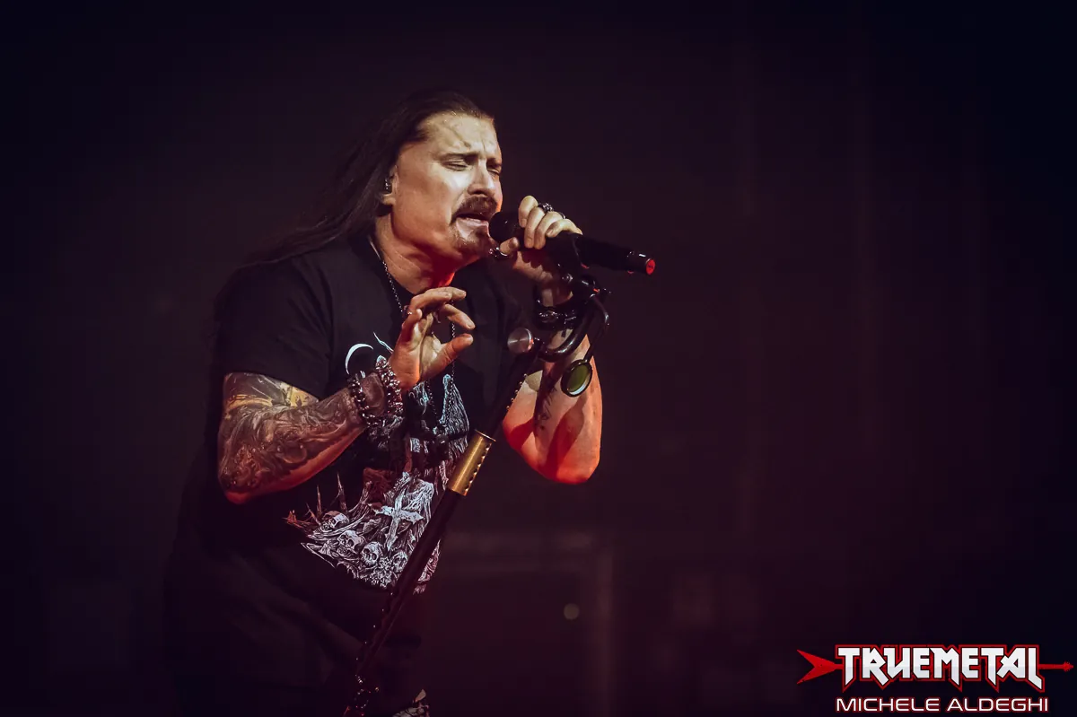 Dream Theater: James LaBrie, "Un po' spiacevole eseguire dal vivo i pezzi di Images And Words, non riesco più a cantare in quel modo"