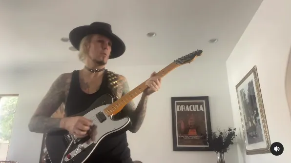 Mötley Crüe: John 5 esegue 'Louder Than Hell'