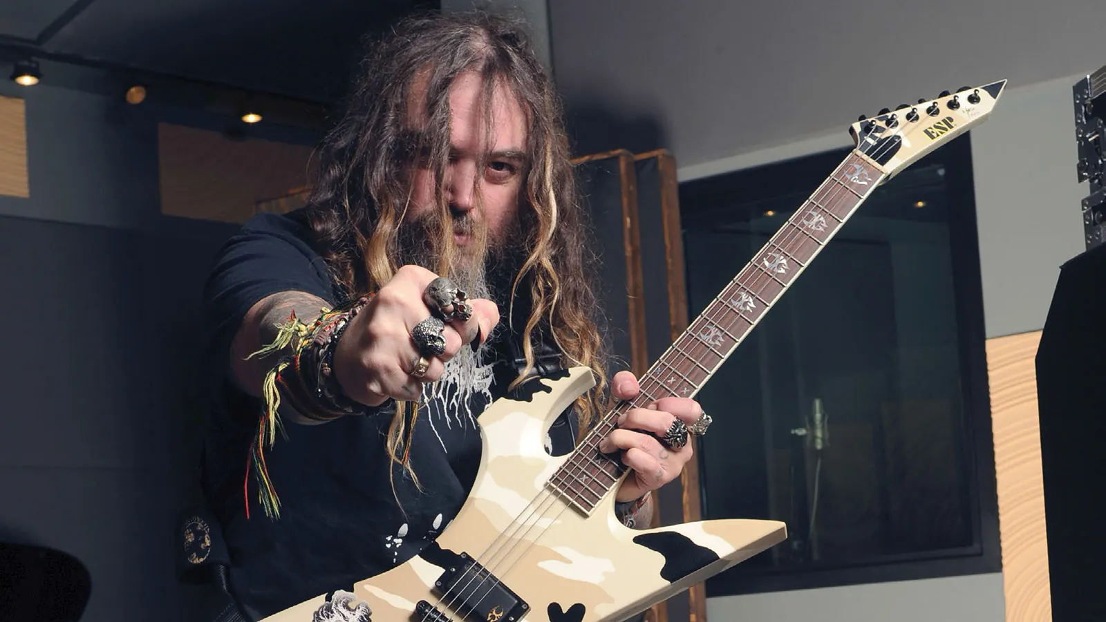 Soulfly: Cavalera, 'ecco perché uso solo 4 corde'