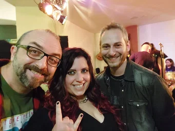 Il sottoscritto insieme a Clelia e a Matteo Antony Mistretta, bassista della band