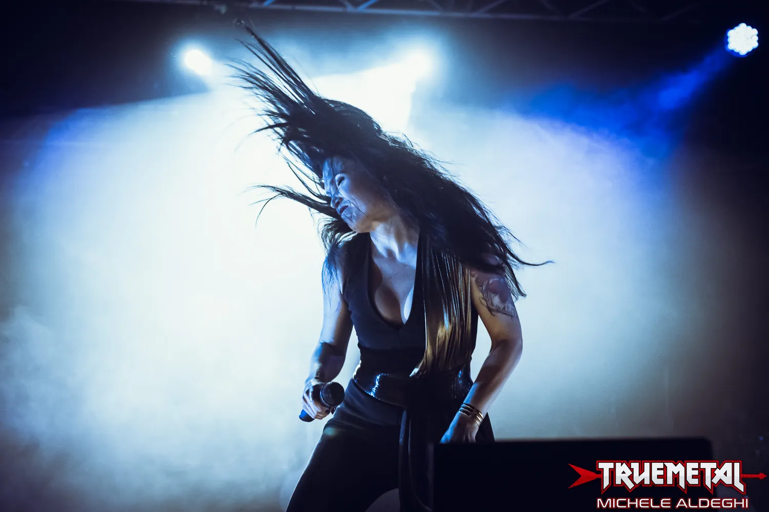 Tarja: pubblicato il live video di "Calling from the Wild" dal nuovo live album "Rocking Heels: Live at Hellfest"