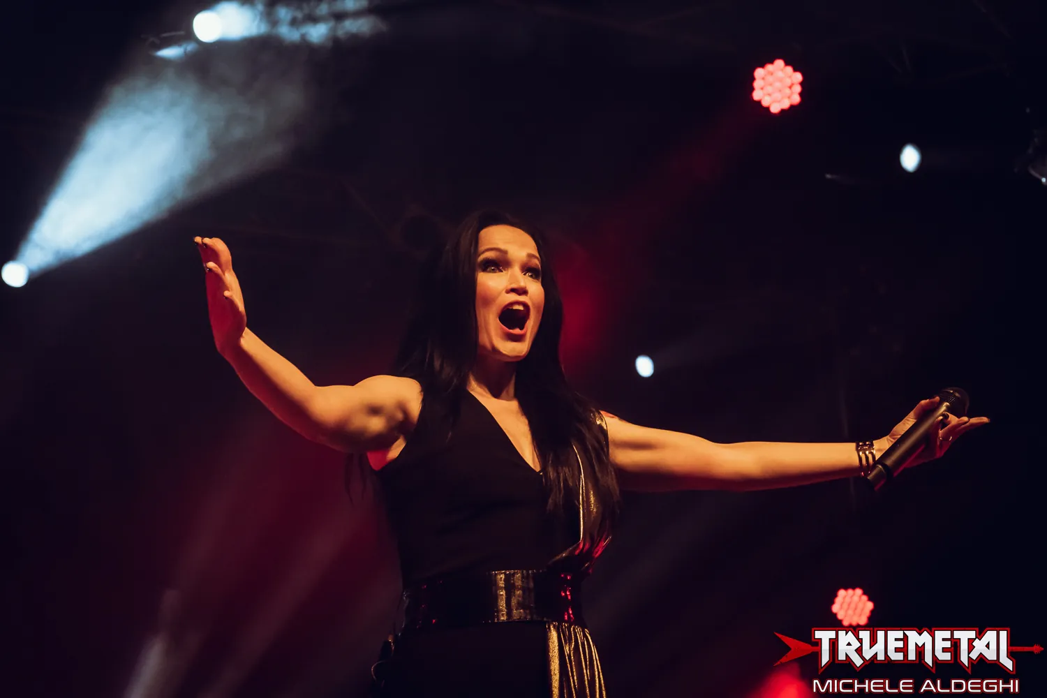 Tarja: pubblicato il video di "I Walk Alone", estratto dal nuovo live album "Circus Life"