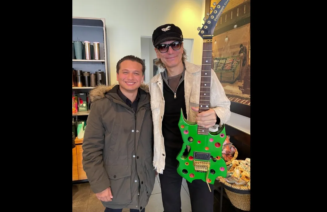 Steve Vai: ritrovata dopo 36 anni la sua chitarra "Swiss Cheese"