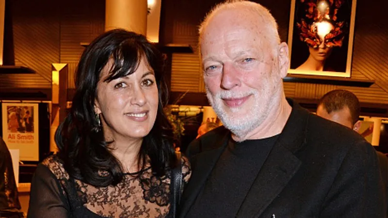 Pink Floyd: la moglie di Gilmour dà dell'antisemita e difensore di Putin a Waters
