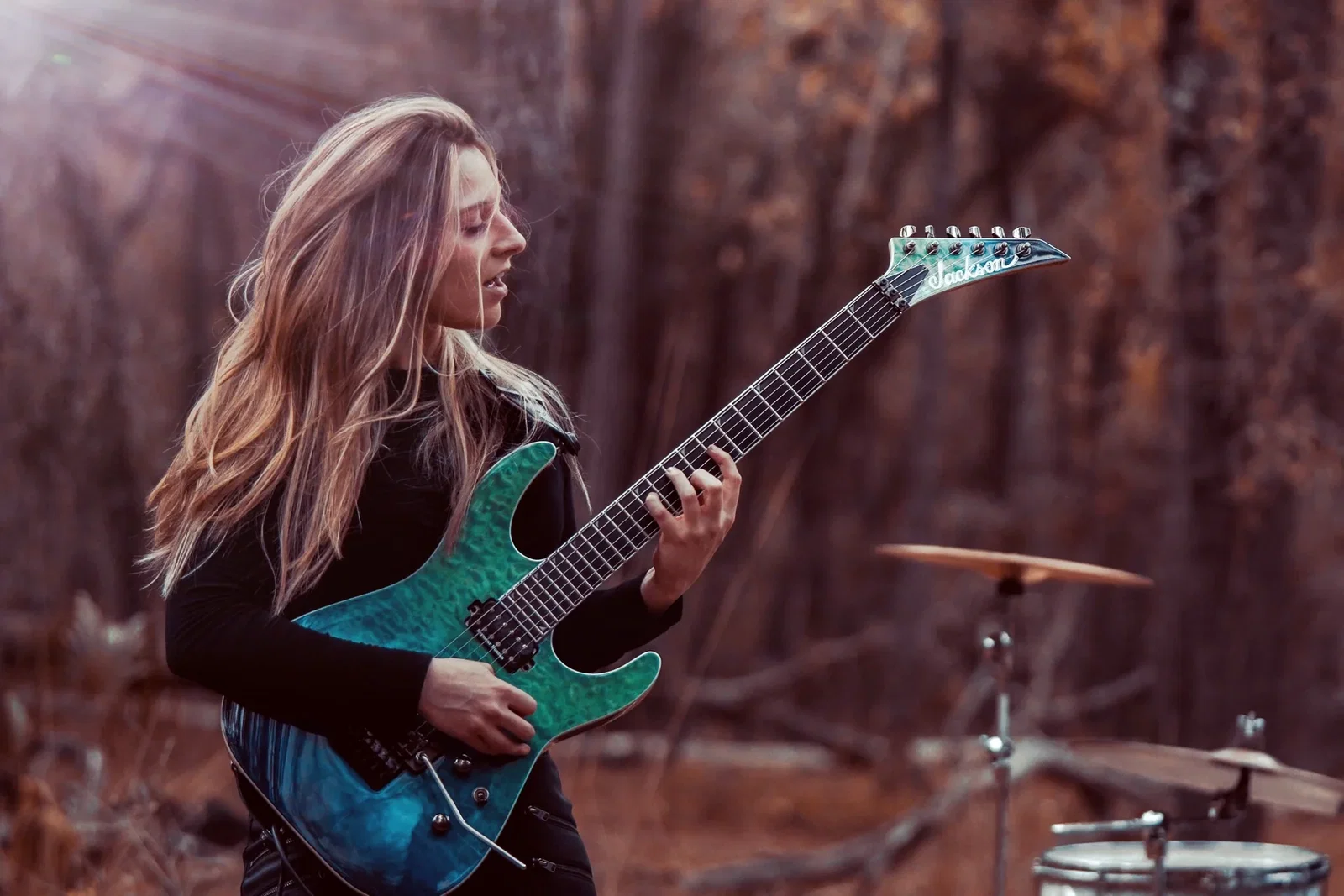 Jackson Guitars: un video assieme alla chitarrista Alyssa Day