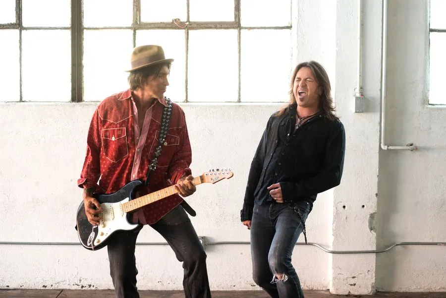 Sweet & Lynch: guarda il video di "Leave It All Behind"