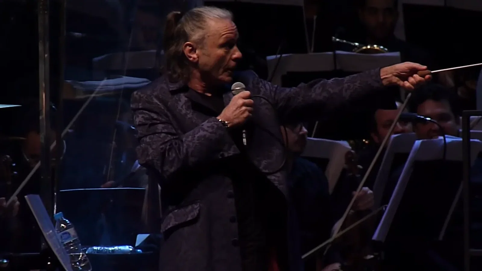 Deep Purple: Bruce Dickinson canta 'Burn' con l'orchestra a São Paulo