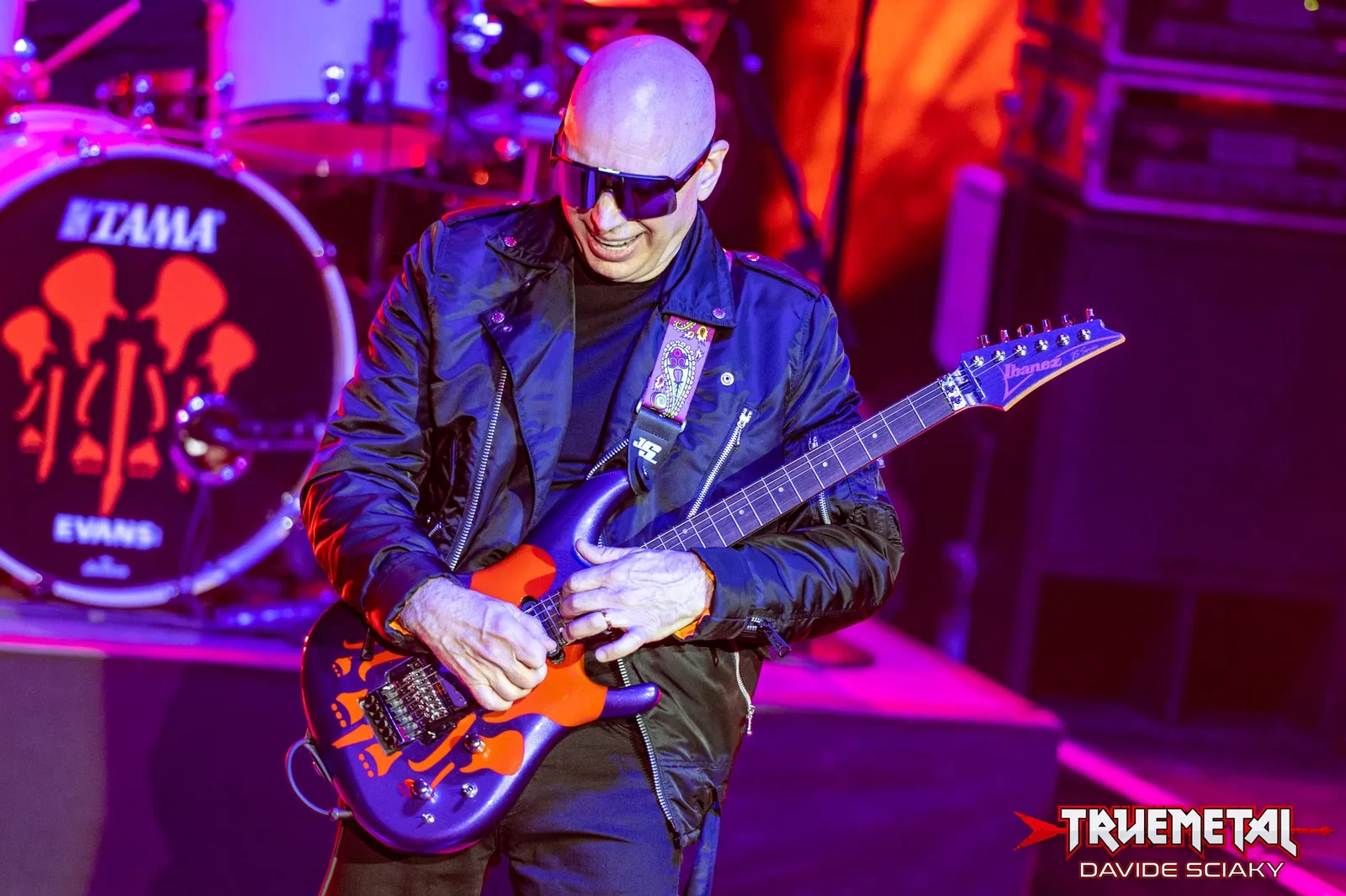 Joe Satriani: "Giovani chitarristi che suonano meglio di me? Se non ci fossero sarebbe un problema"